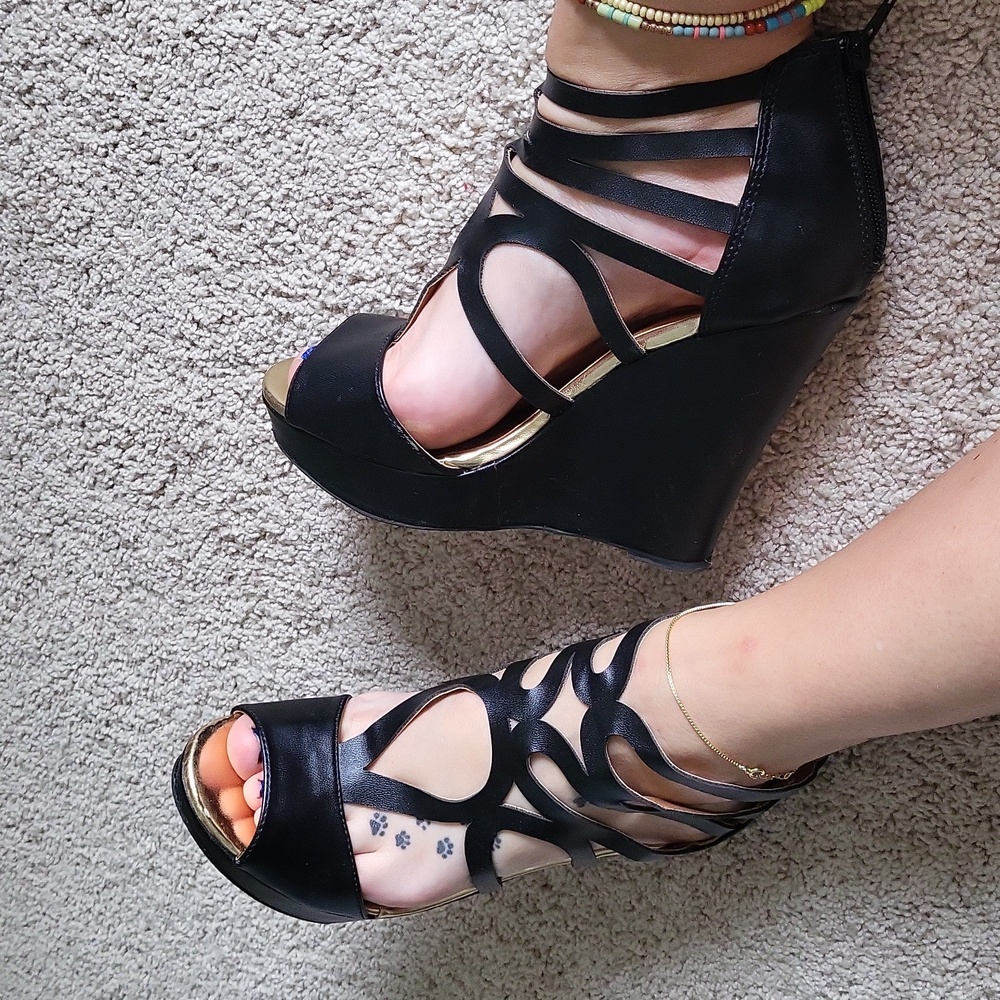 Black strappy wedges